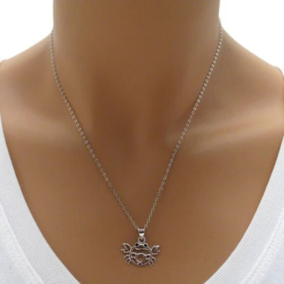 ADORABLE STERLING SILVER CRAB PENDANT WITH BLACK CZ EYES - Picture 3 of 3